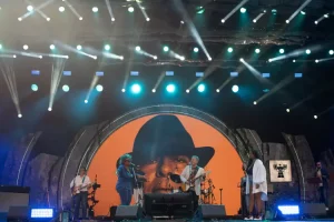 Sandra de Sá divide o palco com Hyldon e Tássia Reis no Coala Festival 2024 Imagem: Divulgação